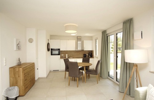 Lobbe Apartment | Beachfront apartment with terrace, use of swimming pool and sauna - Rex Rugia apartment 15-1