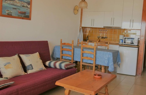 Empuriabrava Apartment | Beachfront Apartment with Parking, Steps from the Center of Empuriabrava