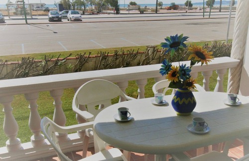 Empuriabrava Apartment | Beachfront Apartment with Parking, Steps from the Center of Empuriabrava