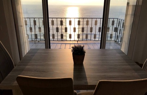 Blanes Apartment | Beachfront apartment with dream sea-views