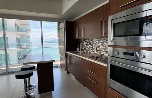 North Hotel Zone Condo | Beachfront - best views! Last minute getaway rates! Thanksgiving is available.