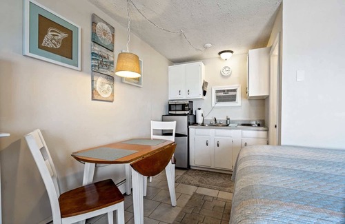 Old Orchard Beach Condo | Beachfront Bliss – Cozy Studio!