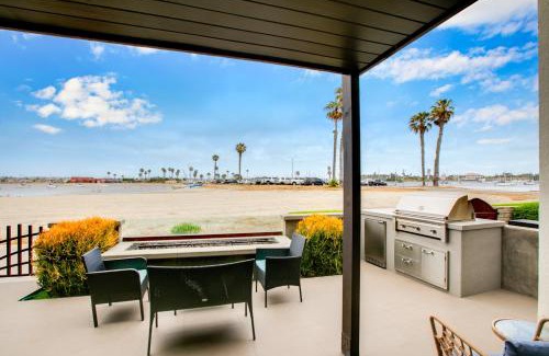 Central Mission Beach Apartment | Beachfront Bliss Cozy 1BR Condo with Shared Perks