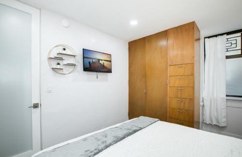 Central Mission Beach Apartment | Beachfront Bliss Cozy 1BR Condo with Shared Perks