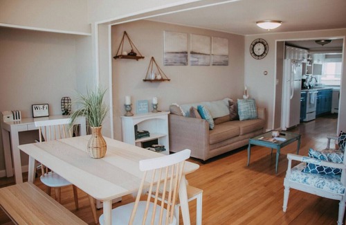 Salisbury House | Beachfront Bungalow: beachyard, close to boardwalk