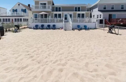 Salisbury House | Beachfront Bungalow: beachyard, close to boardwalk
