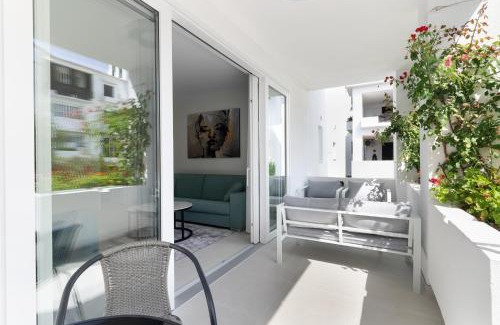 Nikki Beach Apartment | Beachfront Complex Jardines de las Golondrinas Elviria