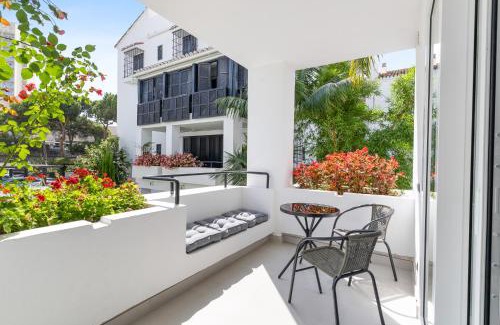 Nikki Beach Apartment | Beachfront Complex Jardines de las Golondrinas Elviria