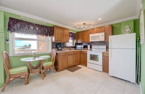Pompano Beach Apartment | BEACHFRONT COMPLEX STUDIO Sleeps 2 Full Kitchen, Free parking, Heated Pool