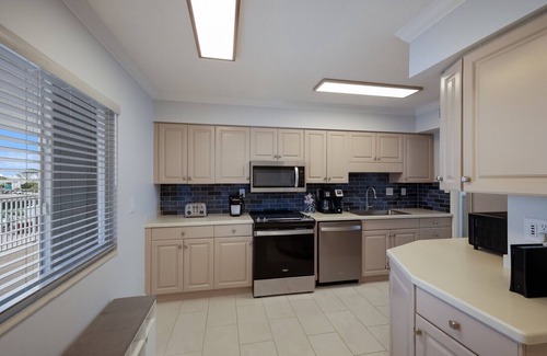 Holmes Beach Condo | Beachfront condo directly on Holmes beach