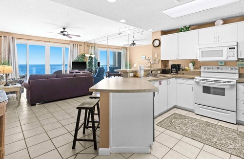 Destin Condo | Beachfront condo! Panoramic views private balcony