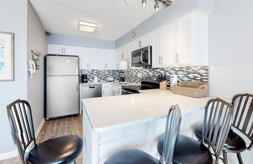 Orange Beach Condo | Beachfront Condo w/Shared Pool, Fitness Center, Private Balcony, Central A/C