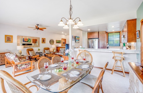 Wailua Condo | Beachfront condo with amazing pool, grill, large lanai, & children's items