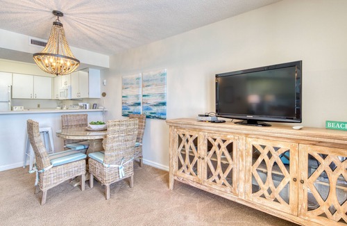 Destin Condo | Beachfront condo with gorgeous Gulf view, balcony, pools & hot tub