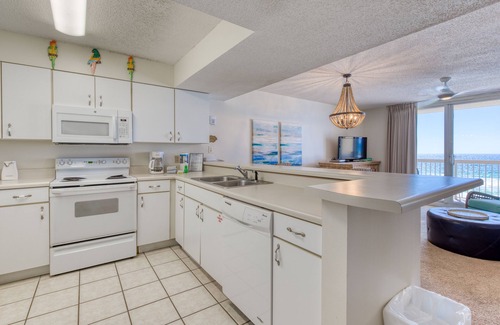 Destin Condo | Beachfront condo with gorgeous Gulf view, balcony, pools & hot tub