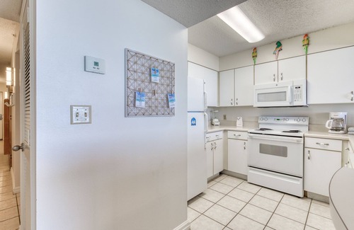 Destin Condo | Beachfront condo with gorgeous Gulf view, balcony, pools & hot tub