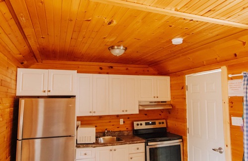 Wasaga Beach Cottage | BEACHFRONT COTTAGE IN WASAGA BEACH - SANDPIPER BEACH RESORT - COTTAGE # 11