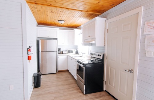 Wasaga Beach Cottage | BEACHFRONT COTTAGE IN WASAGA BEACH - SANDPIPER BEACH RESORT - COTTAGE # 10