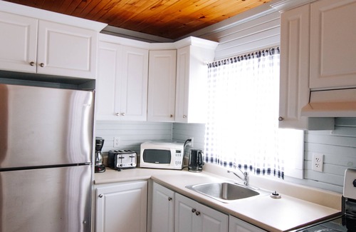 Wasaga Beach Cottage | BEACHFRONT COTTAGE IN WASAGA BEACH - SANDPIPER BEACH RESORT - COTTAGE # 10