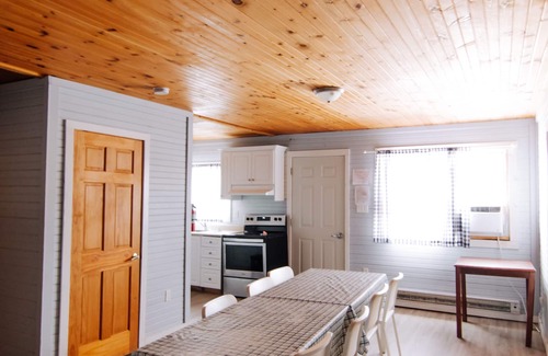 Wasaga Beach Cottage | BEACHFRONT COTTAGE IN WASAGA BEACH - SANDPIPER BEACH RESORT - COTTAGE # 10
