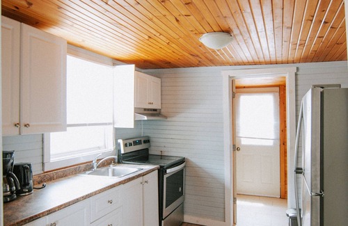 Wasaga Beach Cottage | BEACHFRONT COTTAGE IN WASAGA BEACH - SANDPIPER BEACH RESORT - COTTAGE # 7