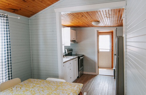 Wasaga Beach Cottage | BEACHFRONT COTTAGE IN WASAGA BEACH - SANDPIPER BEACH RESORT - COTTAGE # 7