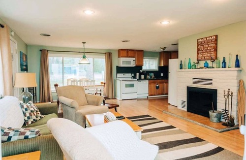 Oscoda House | Beachfront cottage on Lake Huron