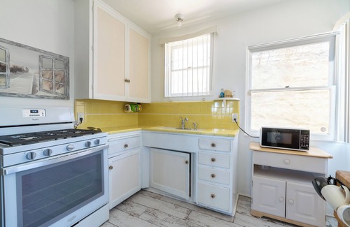 Townsite Cottage | BEACHFRONT COTTAGE ON THE WATER TWO BEDROOM ONE BATH UPPER UNIT