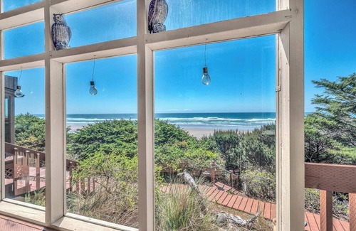Seal Rock House | Beachfront Cottage with Easy Beach Access in the Heart of Seal Rock