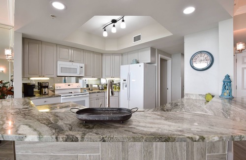 Fort Walton Beach - Destin Condo | Beachfront End Unit Condo. Extra Living Space. Includes Beach Service