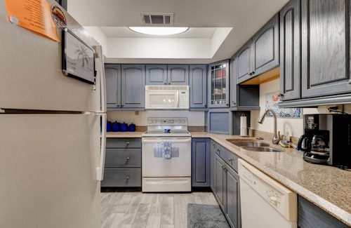 New Smyrna Beach Condo | Beachfront - Fabulous Pool And Beach View!