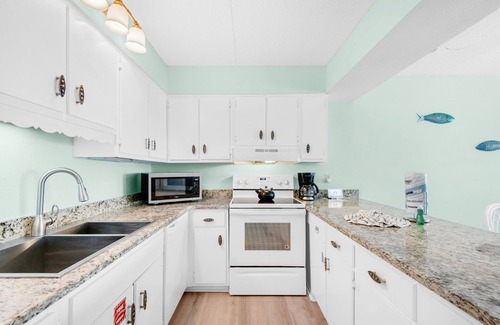 Fort Walton Beach Condo | ☀BeachFRONT ~ Gulf VIEWS ~ Beachside Pool + Sundeck ~ 1BR Island Echos 4D🌅
