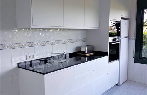 Sant Pere Pescador House | Beachfront House: Pool, A/C, Wi-Fi, BBQ, Garden, Sleeps 8, Parking