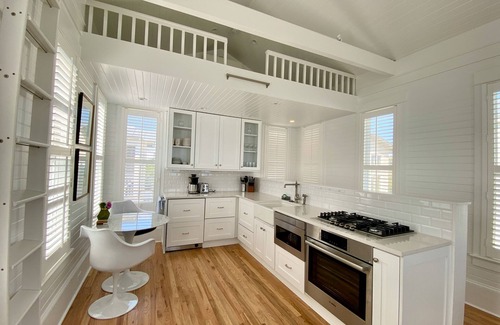 Seaside House | Beachfront Honeymoon Cottage in Seaside, Fl! Gulf Views - 2 Adult Bikes!