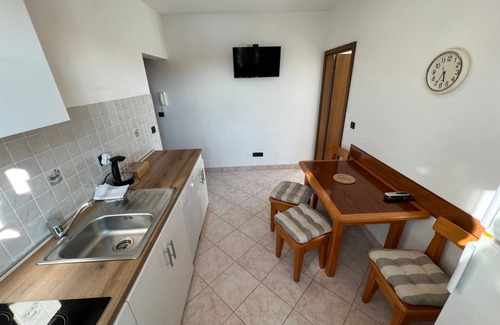 Simuni Apartment | Beachfront Lovro apartment