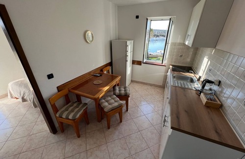 Simuni Apartment | Beachfront Lovro apartment