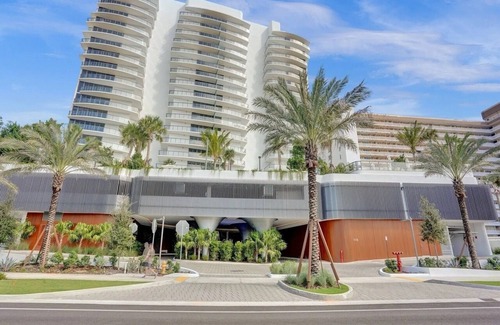 Pompano Beach Condo | BEACHFRONT LUXURY FURNISHED SHORT TERM 2 BEDROOM, FLOWTHROUGH SUNRISE & SUNSET