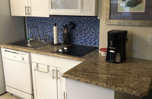 St. Pete Beach Condo | Beachfront One Bedroom Unit Weekly (November only)