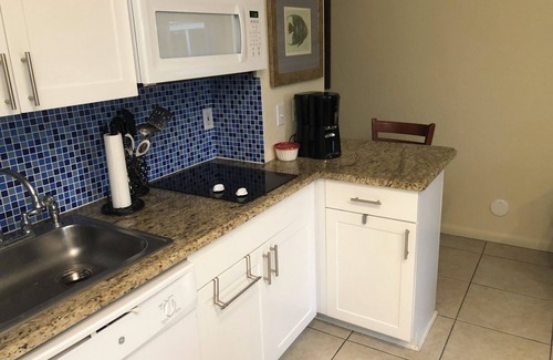 St. Pete Beach Condo | Beachfront One Bedroom Unit Weekly (November only)