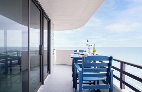 Daytona Beach Condo | Beachfront Paradise With Stunning Views!