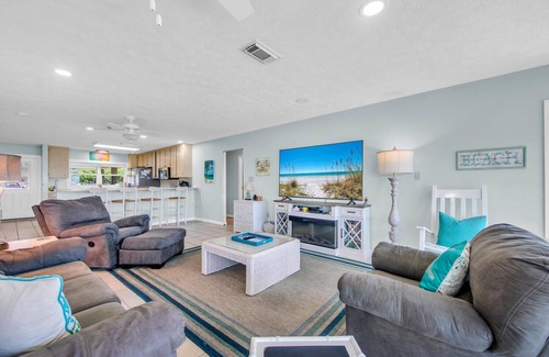 West Panama City Beach House | 🏖️BeachFront-Pet Friendly-Belle's Beach House🏖️