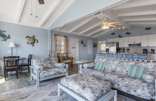 Alligator Point House | BEACHFRONT! Pet Friendly! Fenced yard! Fall Discounts! Butterfly Season!