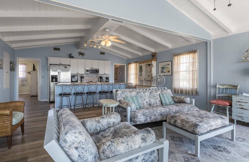 Alligator Point House | BEACHFRONT! Pet Friendly! Fenced yard! Fall Discounts! Butterfly Season!