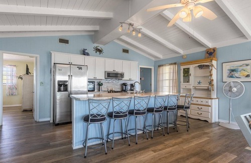 Alligator Point House | BEACHFRONT! Pet Friendly! Fenced yard! Fall Discounts! Butterfly Season!