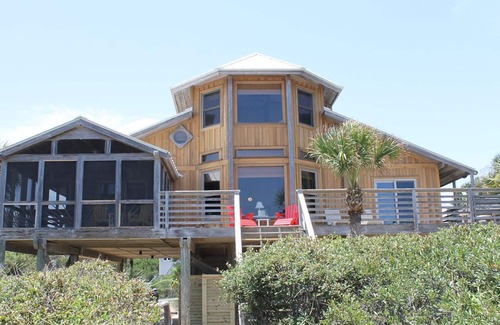 Plantation House | Beachfront, Plantation, Pet Friendly!