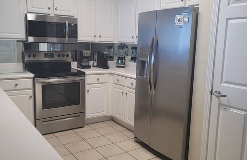 Navarre Beach Condo | π΄ BEACHFRONT! RES'D GARAGE PRKNG, 2 BEACH CHAIRS &1 UMBRELLA for your stay! π