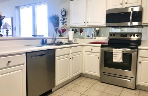 Navarre Beach Condo | π΄ BEACHFRONT! RES'D GARAGE PRKNG, 2 BEACH CHAIRS &1 UMBRELLA for your stay! π