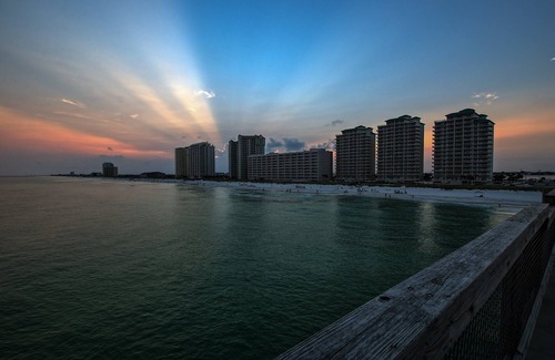 Navarre Beach Condo | π΄ BEACHFRONT! RES'D GARAGE PRKNG, 2 BEACH CHAIRS &1 UMBRELLA for your stay! π