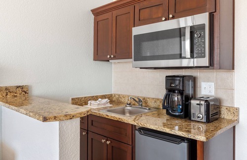 Northeast Virginia Beach Resort | Beachfront Resort with Ocean Views, Rooftop Pool & Private Balconies