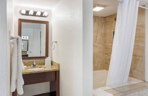 Northeast Virginia Beach Resort | Beachfront Resort with Ocean Views, Rooftop Pool & Private Balconies